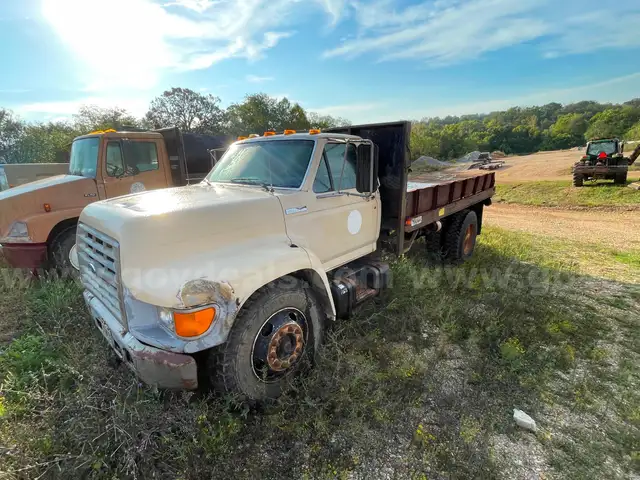 1996 Ford F800
