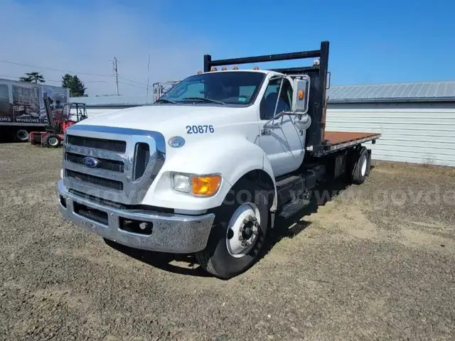 2013 Ford F750 Super Duty 20 Ft Flatbed Truck