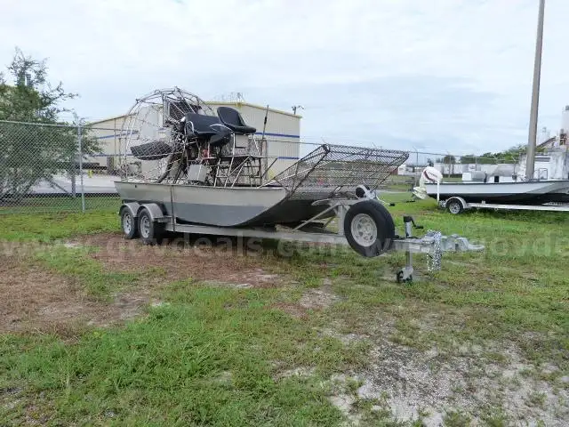 AIRBOAT, 15&#x27; ALUMINUM, 6.0-L GAS ENGINE, 3-PASSENGER w/TANDEM-AXLE TRAILER