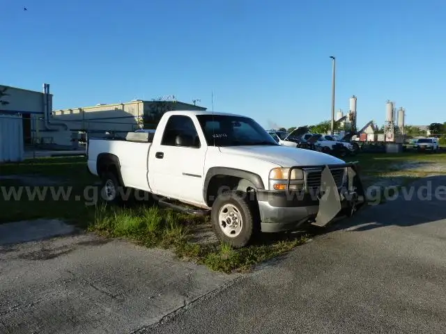 2002 GMC SIERRA 2500HD REGULAR CAB PICKUP 2-DR, 4WD