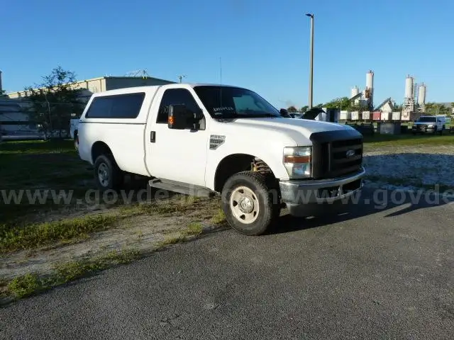 2009 FORD F-250 SD REGULAR CAB PICKUP 2-DR WITH TOPPER