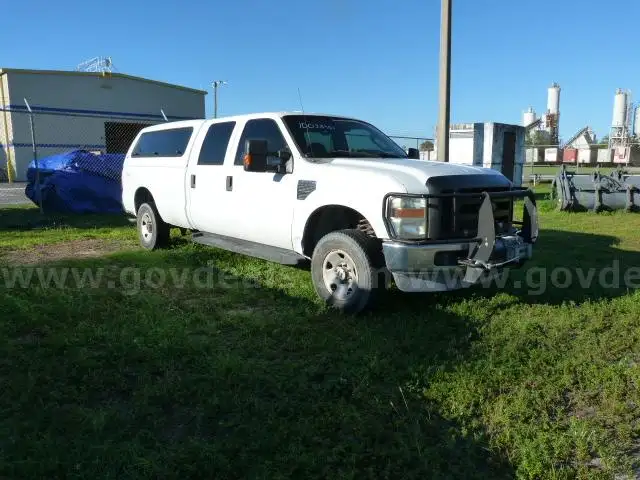 2009 FORD F-250 SD CREW CAB PICKUP 4-DR, 4WD WITH TOPPER