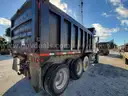 2004 INTERNATIONAL DUMP TRUCK MODEL 5600i