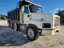 2004 INTERNATIONAL DUMP TRUCK MODEL 5600i