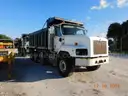 2004 INTERNATIONAL DUMP TRUCK MODEL 5600 6X4