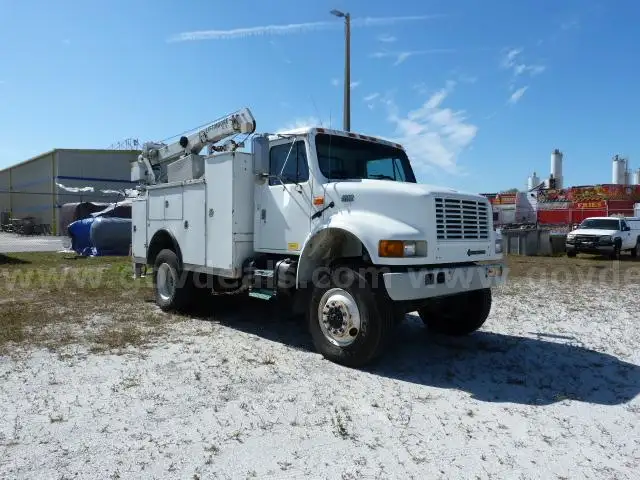 2001 INTERNATIONAL TRUCK MODEL: 4800 DT466E WITH LIFTMOORE CRANE 5080