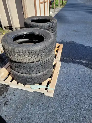 Tires LT 275-65R20