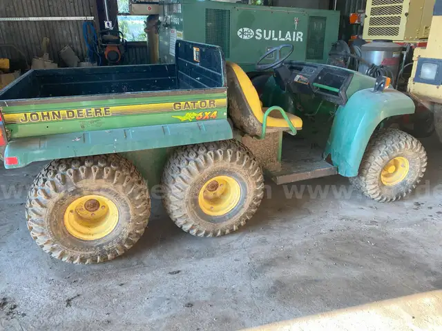 John Deere Gator