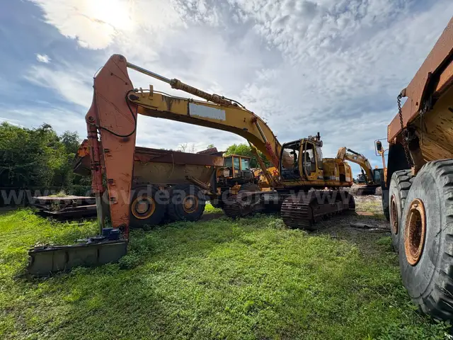 2004 John Deere 450 Hydraulic Excavator (Parts Only)