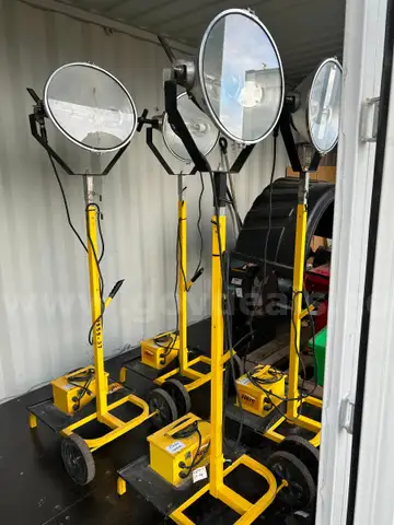 Set of (4) large 1000W 10&#x22;  portable light tower 120 Volt