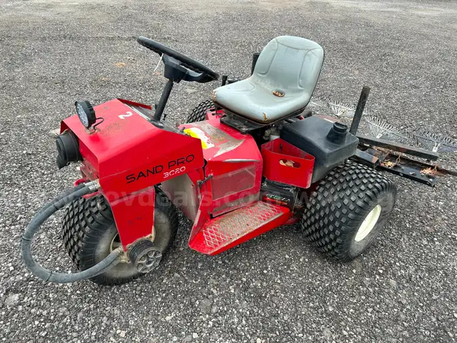 Rare 2005 Toro sand pro 3020 great condition, new tires
