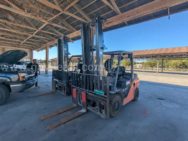 2019 Toyota 8FD40U Solid Pneumatic Tire Forklift