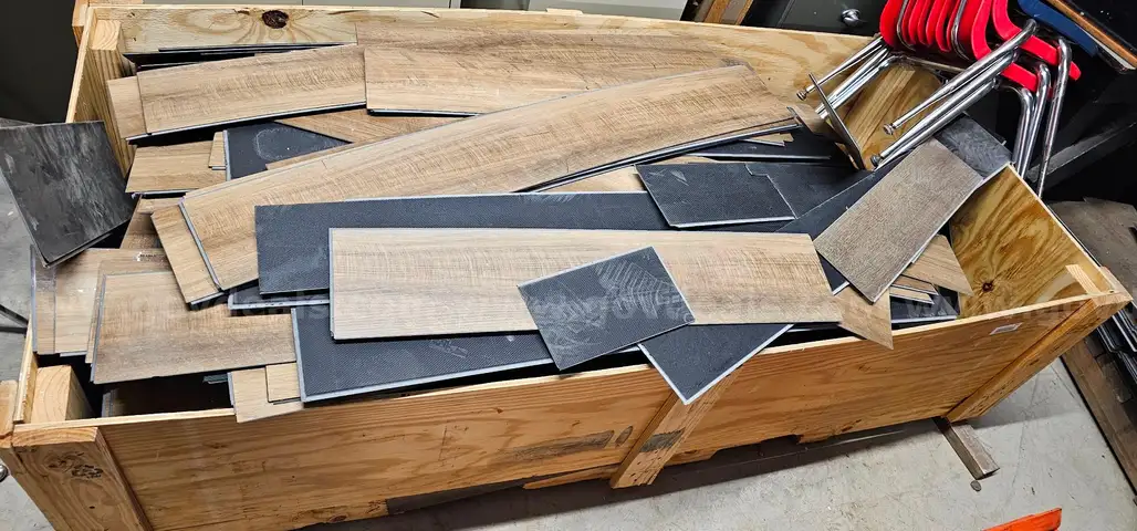 Multiple pllalets of Flooring