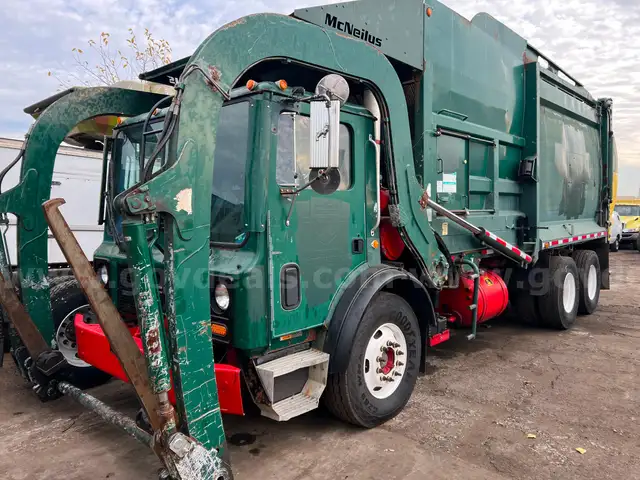 2006 Mack MR688S Front Loading T/A Garbage Truck