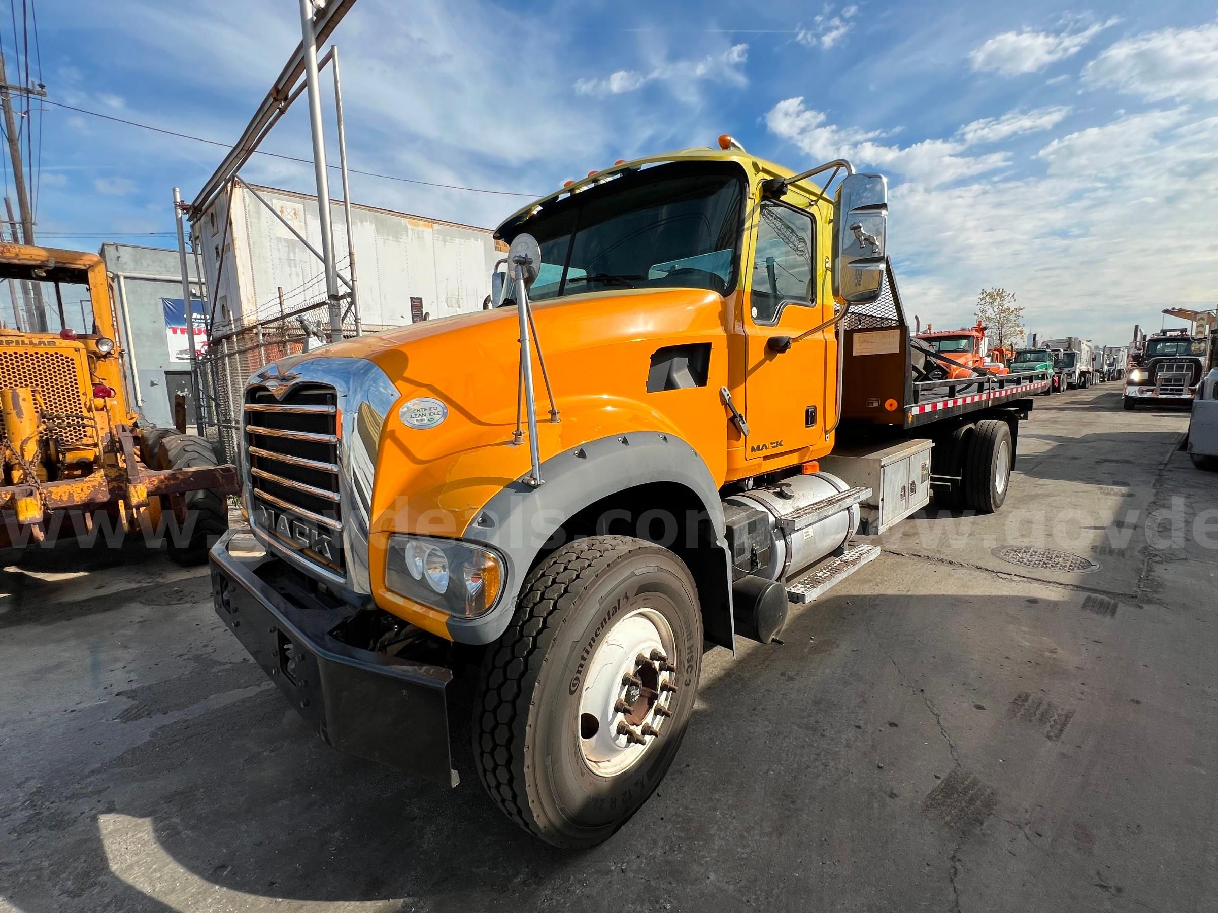 2009 Mack GU712