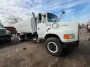 1996 Ford L8000 S/A Fuel Truck