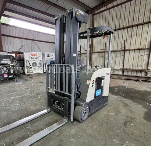 2016 Crown RC5545-40 Electric Forklift