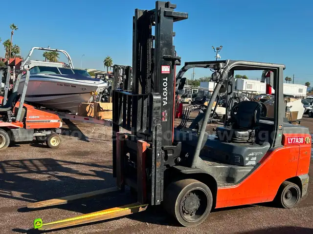 2015 Toyota 8FGC55U 10950LB Cushion Tire Forklift