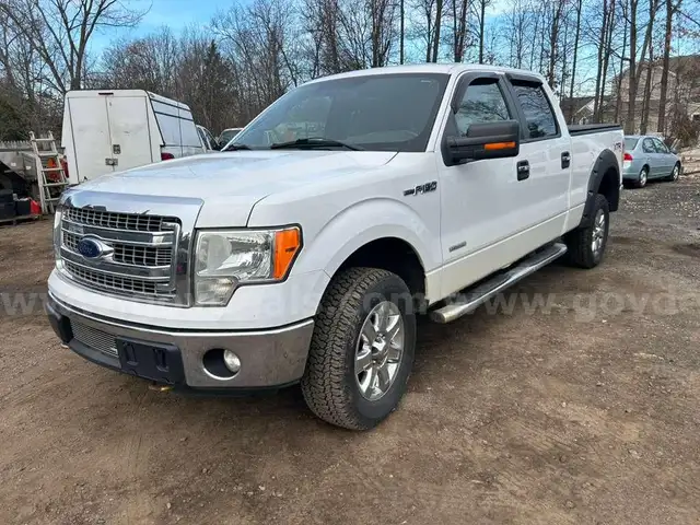 2013 Ford F-150 XLT SuperCrew 5.5-ft. Bed 4WD abandoned with key and clean title