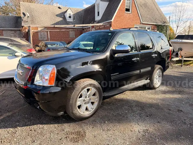 2013 GMC Yukon abandoned with key and clean title