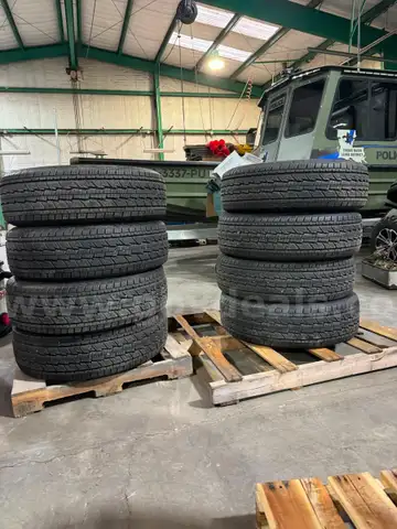 (8) Low Mileage General Grabber Tires (Lot 8)