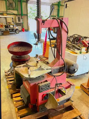 TIRE MACNINE, OIL CATACHES, TABLE SAW AND SAND BLASTER