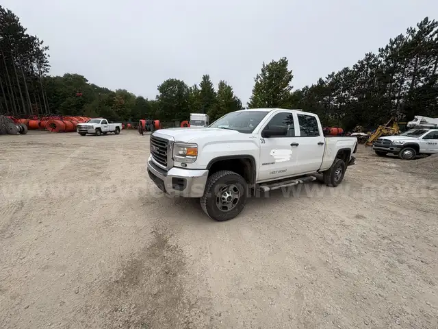 2016 GMC Sierra 2500HD 4x4 Crew Cab Pickup