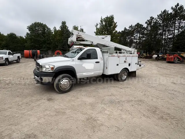 2010 Dodge RAM 5500 Turbo 4x4 Bucket Truck W/ Altec AT37-G