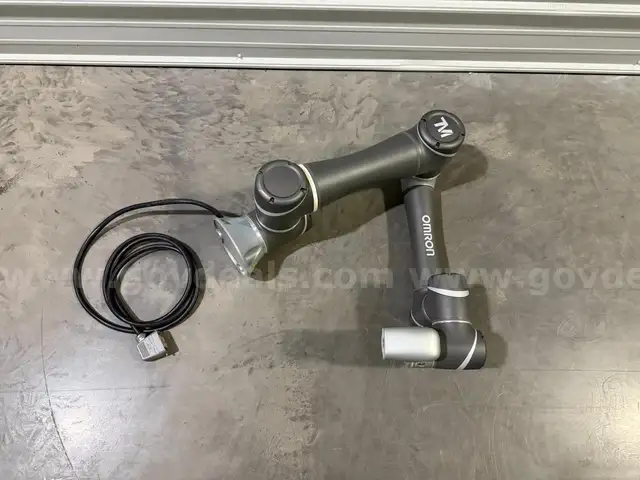 Omron Adept Model TM5 TM5-900 Industrial Robotic Robot Arm RT6-0009000