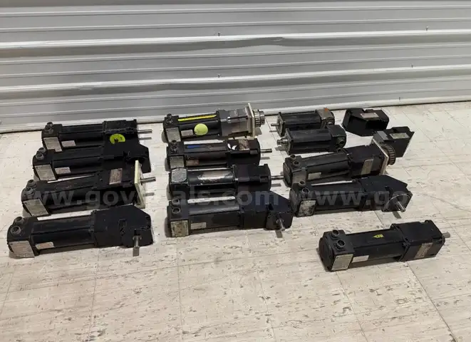 Lot of 13 Allen Bradley 1326 AC Servo Motor Motors 3000 RPM Model: 1326AB-A2E-11