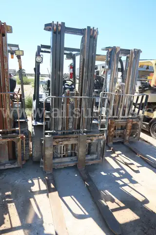 Nissan MUG1F2A30LV Propane Forklift