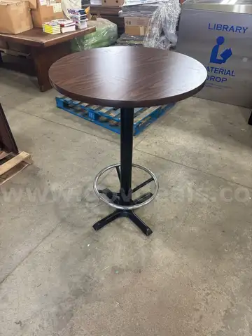 Lot of 1 high top table