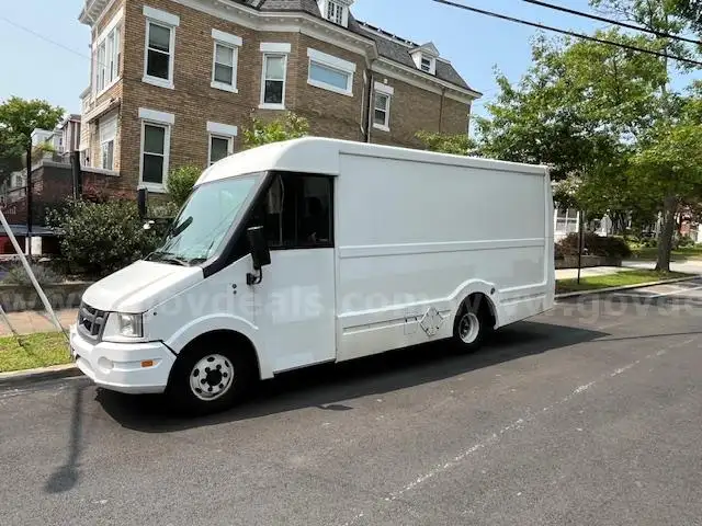 2013 Isuzu REACH box Truck Diesel
