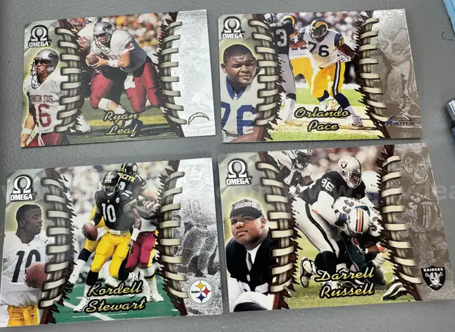 Approx. (982) 1990&#x27;s and 2000&#x27;s NFL cards. Topps, Pinnacle, Omega, Score, Bowman Rookie