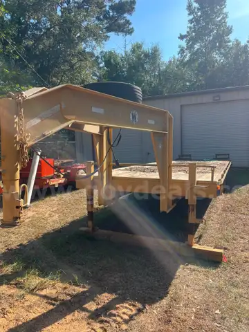 29&#x27; ft trailer bed, 4&#x27; Dovetail
