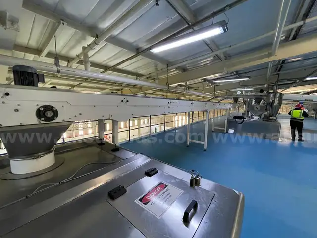 Multi tier conveyor belt distribution system