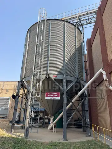 Maize Storage Silo With Decanting Auger Screw Conveyor