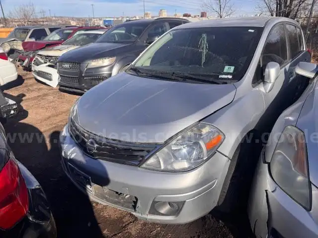 2010 Nissan Versa 1.8 SL Hatchback