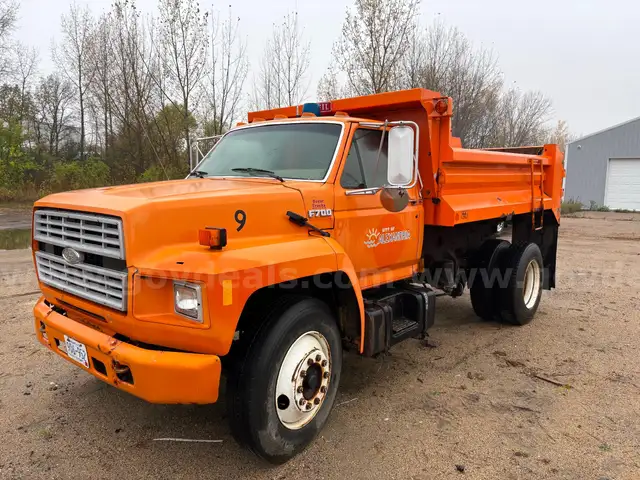 1994 Ford F700F Dump Truck