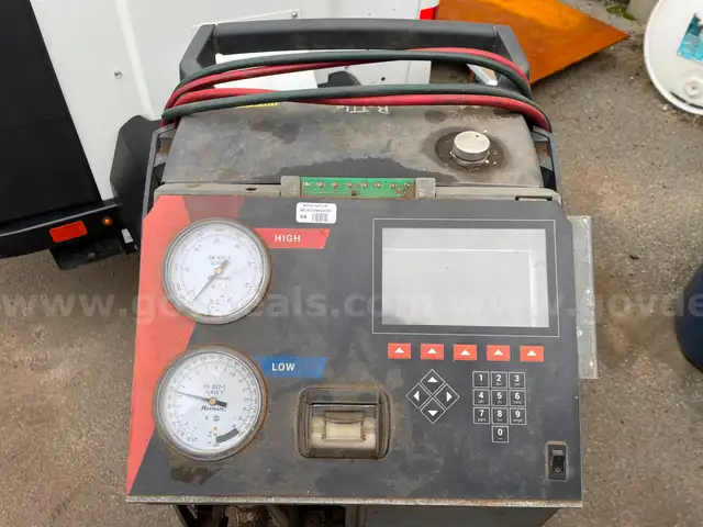 Robinair Vehicle A/C Charging