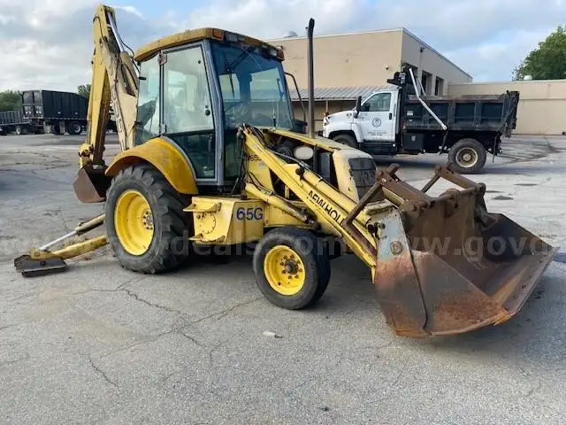 655E NEW HOLLAND BACKHOE