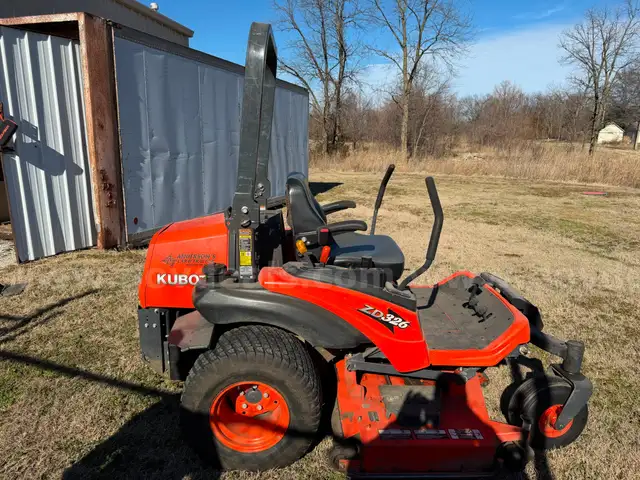 2010 Kubota ZD 326 Zero Turn Mower