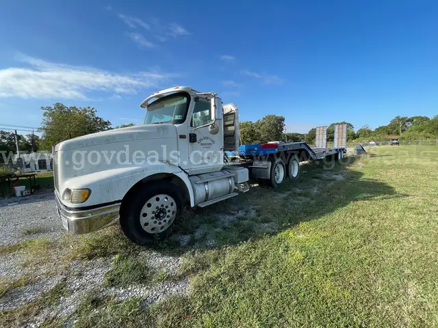 2004 International 9400i and Trailer