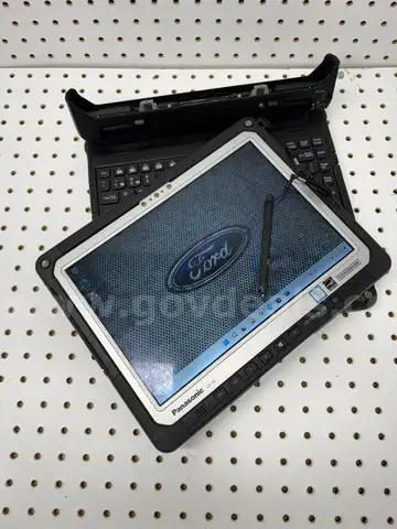 QTY (1) :PANASONIC TOUGHBOOK CF-33 | READY TO USE