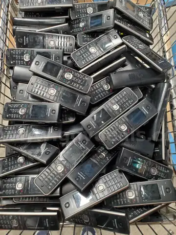 QTY (100) - PANASONIC KX-TPA60 PHONE with Panasonic KX-TGP600C VOIP BASE STATION