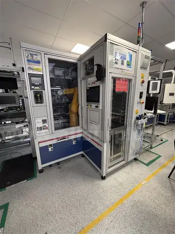 Fully Automated Stations for Screwing with Robots