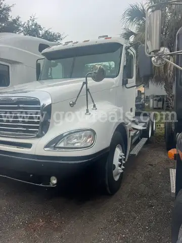 2005 Freightliner Tractor (Semi) Truck Columbia 120