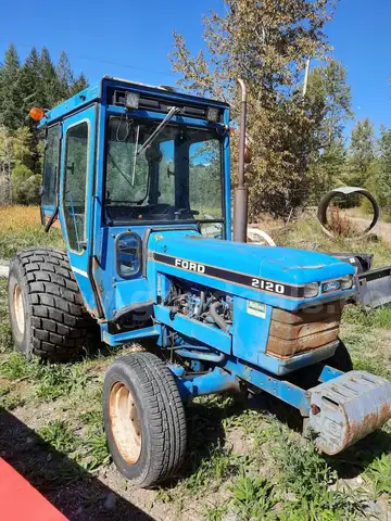 1993 Ford tractor Model 2120 - 4WD