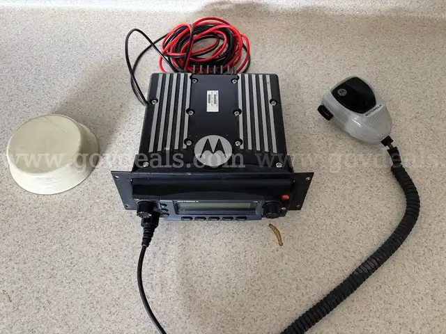 Motorola XTL 5000 UHF Dash Mount Radio