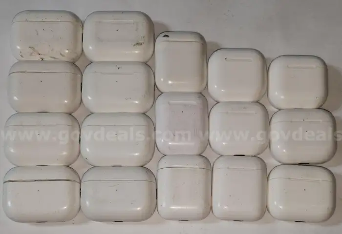 Lot of (17) Apple AirPods – Mixed Generations – Untested